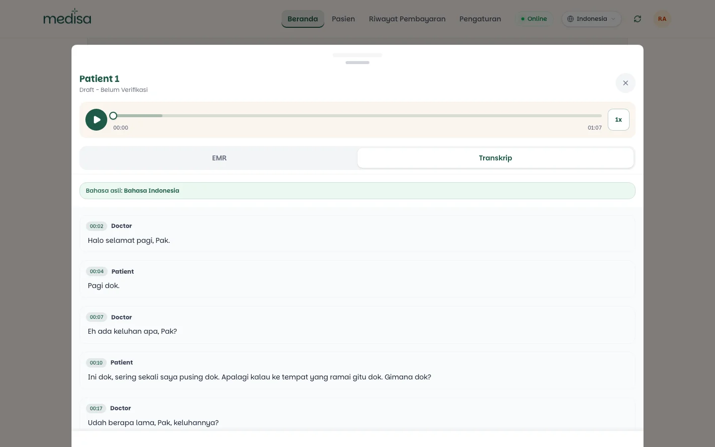 Tab Transkrip pada detail rekam medis menampilkan teks percakapan dalam bahasa aslinya